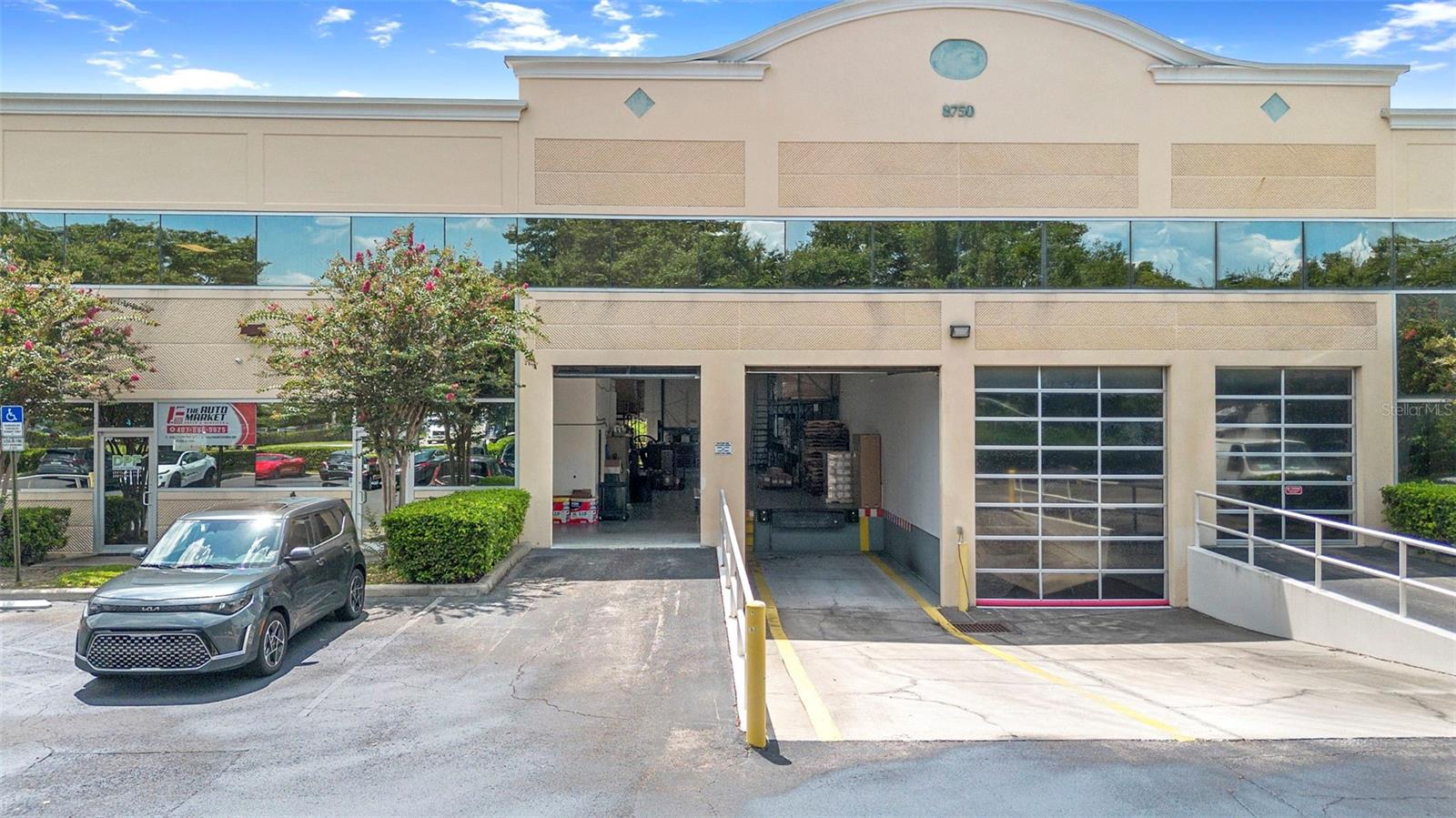 IPANEMA 03 SERVICE CENTER - Commercial Sale