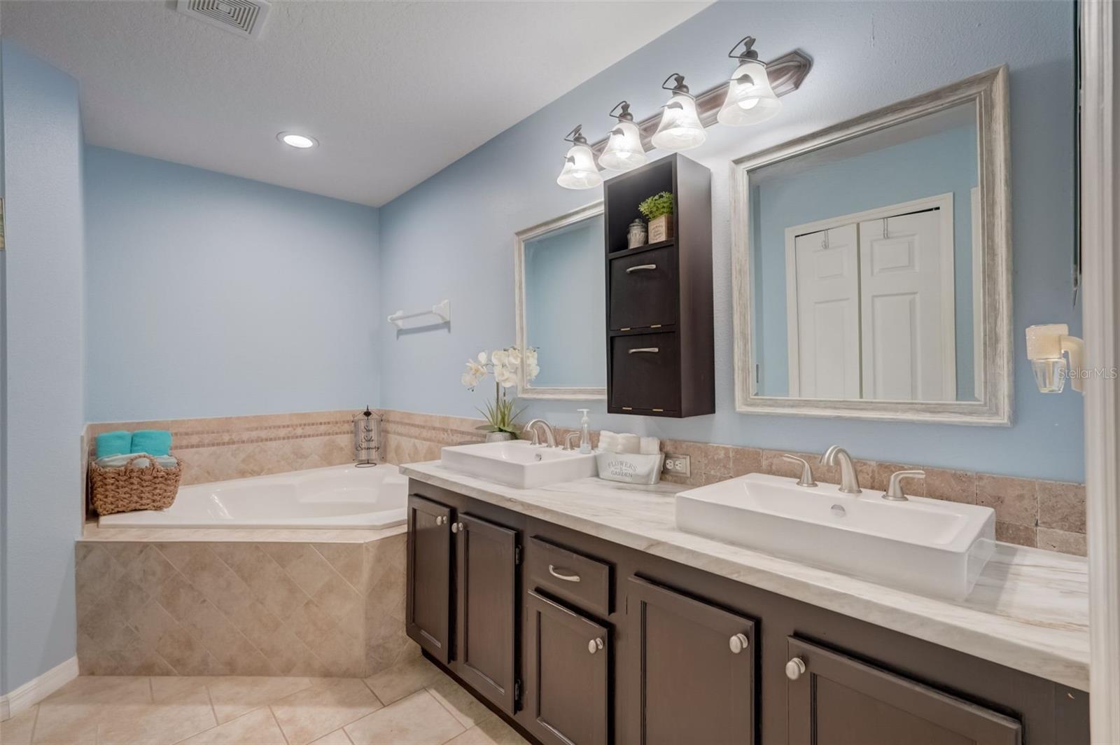 VILLAGE/LK POINTE - Residential Lease