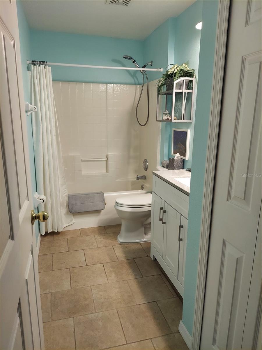 VILLAGE/LK POINTE - Residential Lease