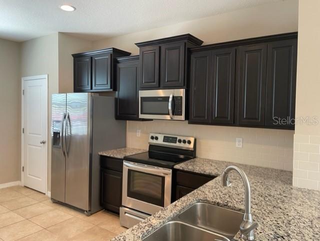 BAYTOWN SQUARE - Residential Lease