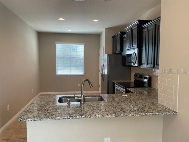BAYTOWN SQUARE - Residential Lease