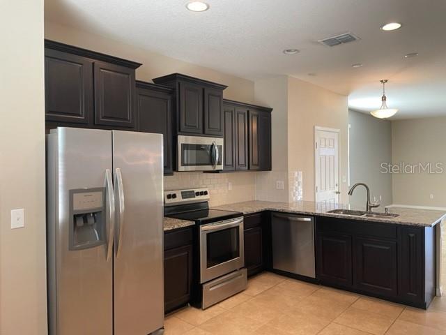 BAYTOWN SQUARE - Residential Lease
