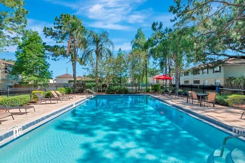 Photo of 562 Golden Raintree Place, Brandon, FL 33510 (MLS # TB8421518)