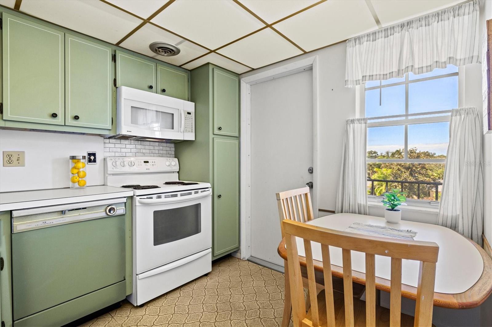 PALM-AIRE DESOTO LAKES CC APT CONDO - Residential