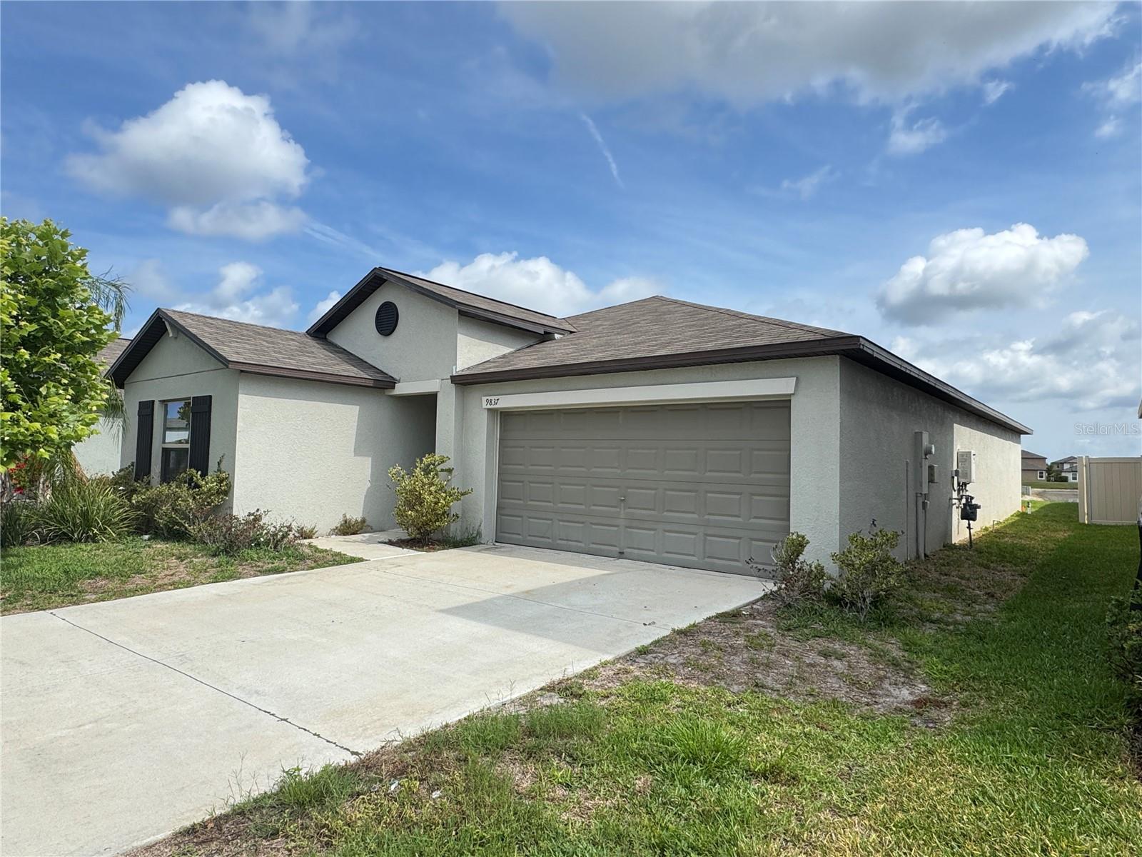 Be the first to apply for this gorgeous 1,935 sq. ft. single-family home located at 9837 Lemon Drop Loop in Ruskin, FL! This spacious 2-bathroom home boasts a bright open floor plan, perfect for both relaxing and entertaining. The modern kitchen features a large center island with a breakfast bar, ideal for casual meals or morning coffee.
You'll find ceiling fans throughout the home for added comfort, and cozy carpeting in the bedrooms creates a warm, inviting feel. Plenty of space, natural light, and thoughtful design make this home a true standout.
Located in a vibrant community loaded with amenities—including a resort-style pool, playground, walking trails, fitness station, basketball and tennis courts, and a dog park—you'll enjoy the perfect mix of active living and peaceful surroundings.
Don't wait—schedule your tour today and make this beautiful home yours!
Washer and Dryer included!!
The Required, Essential Resident Benefits Package enhances your renting experience for only $30 each month. Tenants enjoy valuable services designed to support your lifestyle and future plans, ensuring convenience and peace of mind throughout your tenancy.