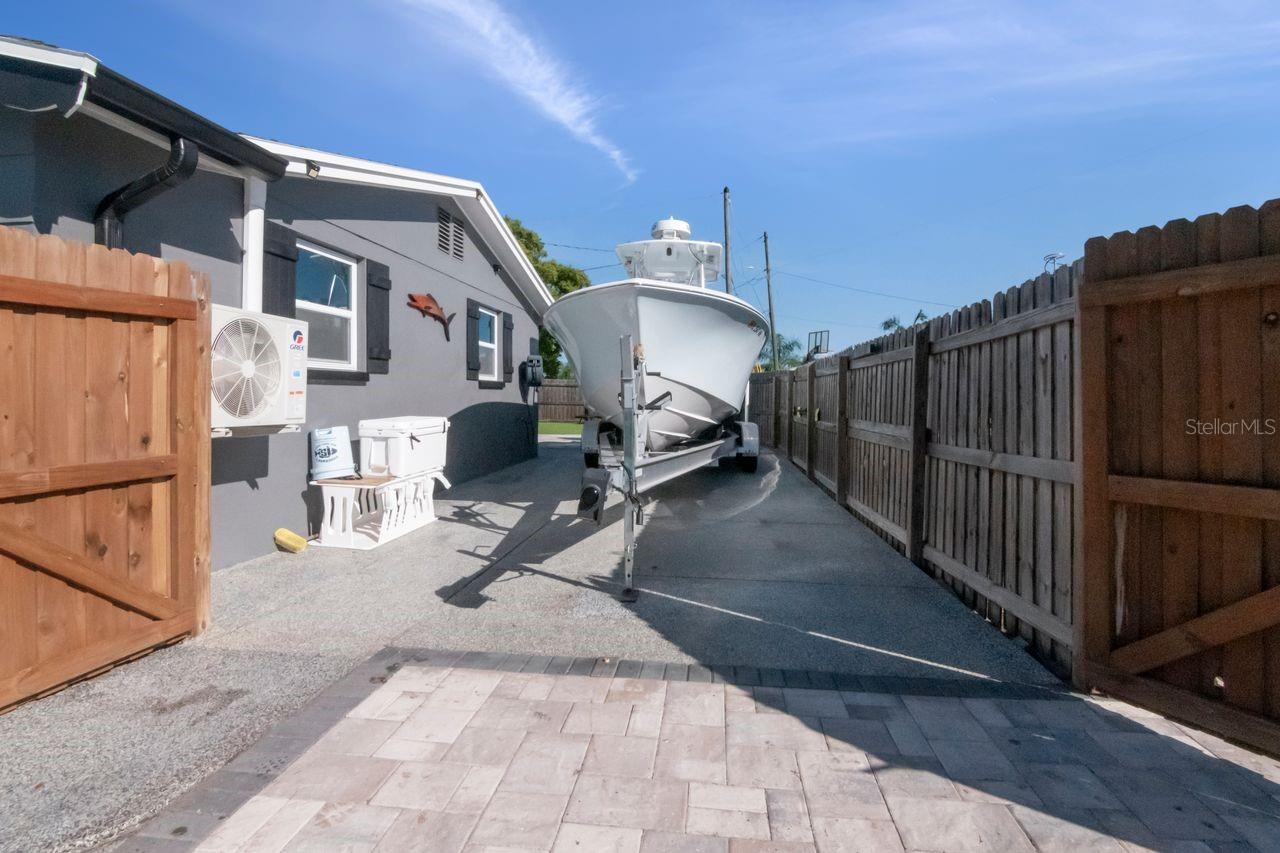 5735 MOSAIC DRIVE