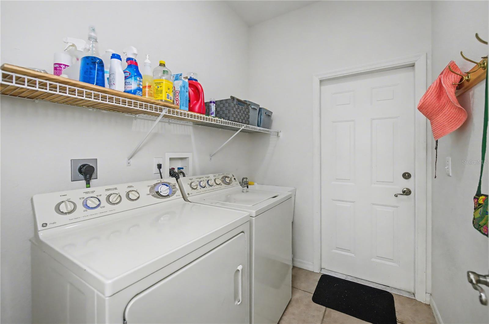 HERITAGE OAK PARK- WATERS EDGE VILLAS - Residential