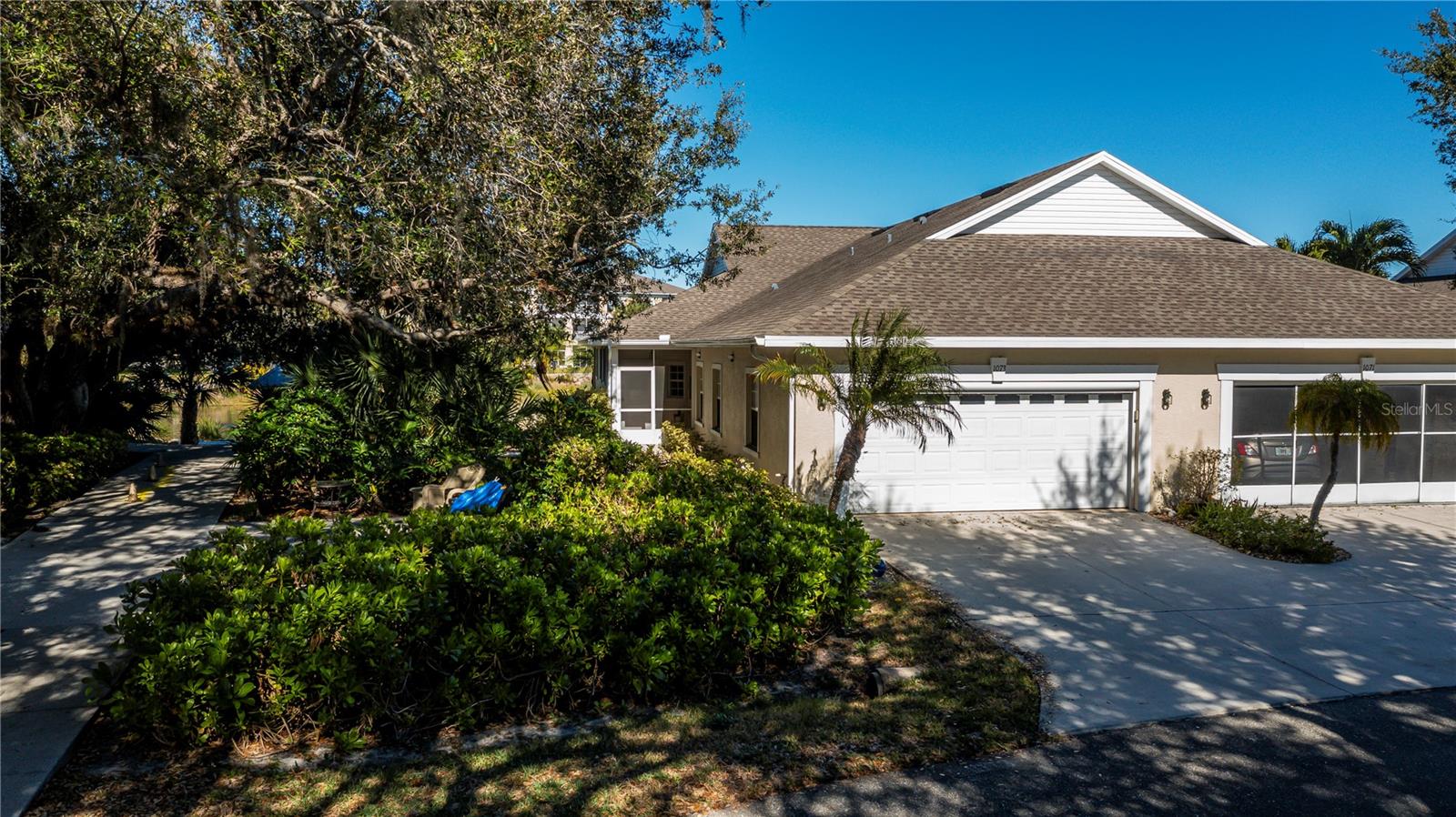 1073 LIVE OAK CIRCLE 1