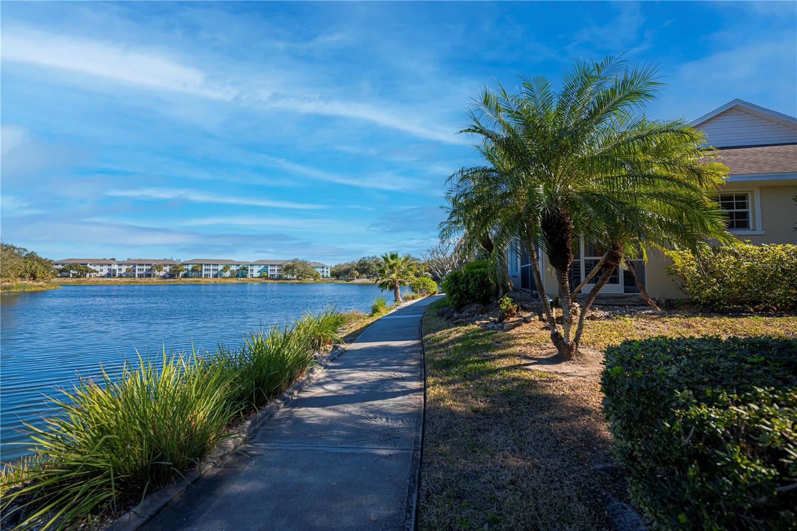 HERITAGE OAK PARK- WATERS EDGE VILLAS - Residential