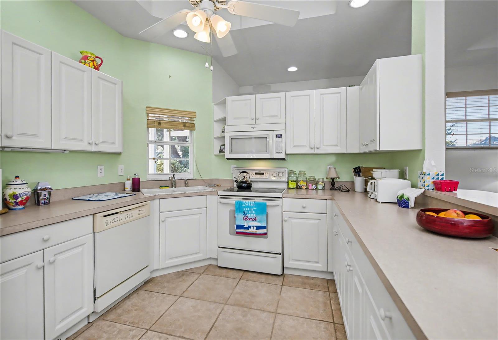 HERITAGE OAK PARK- WATERS EDGE VILLAS - Residential