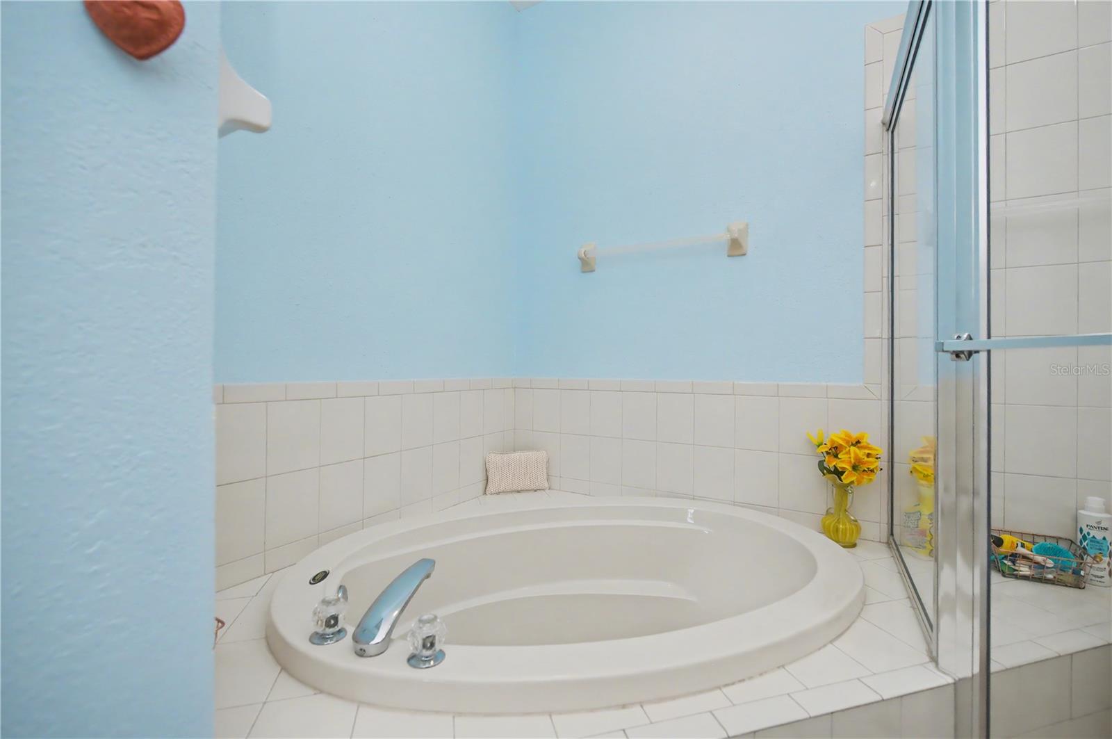 HERITAGE OAK PARK- WATERS EDGE VILLAS - Residential