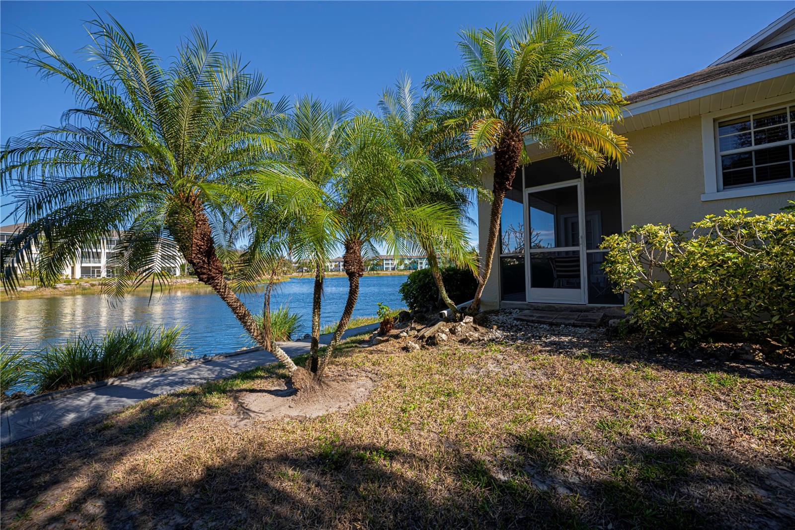 HERITAGE OAK PARK- WATERS EDGE VILLAS - Residential