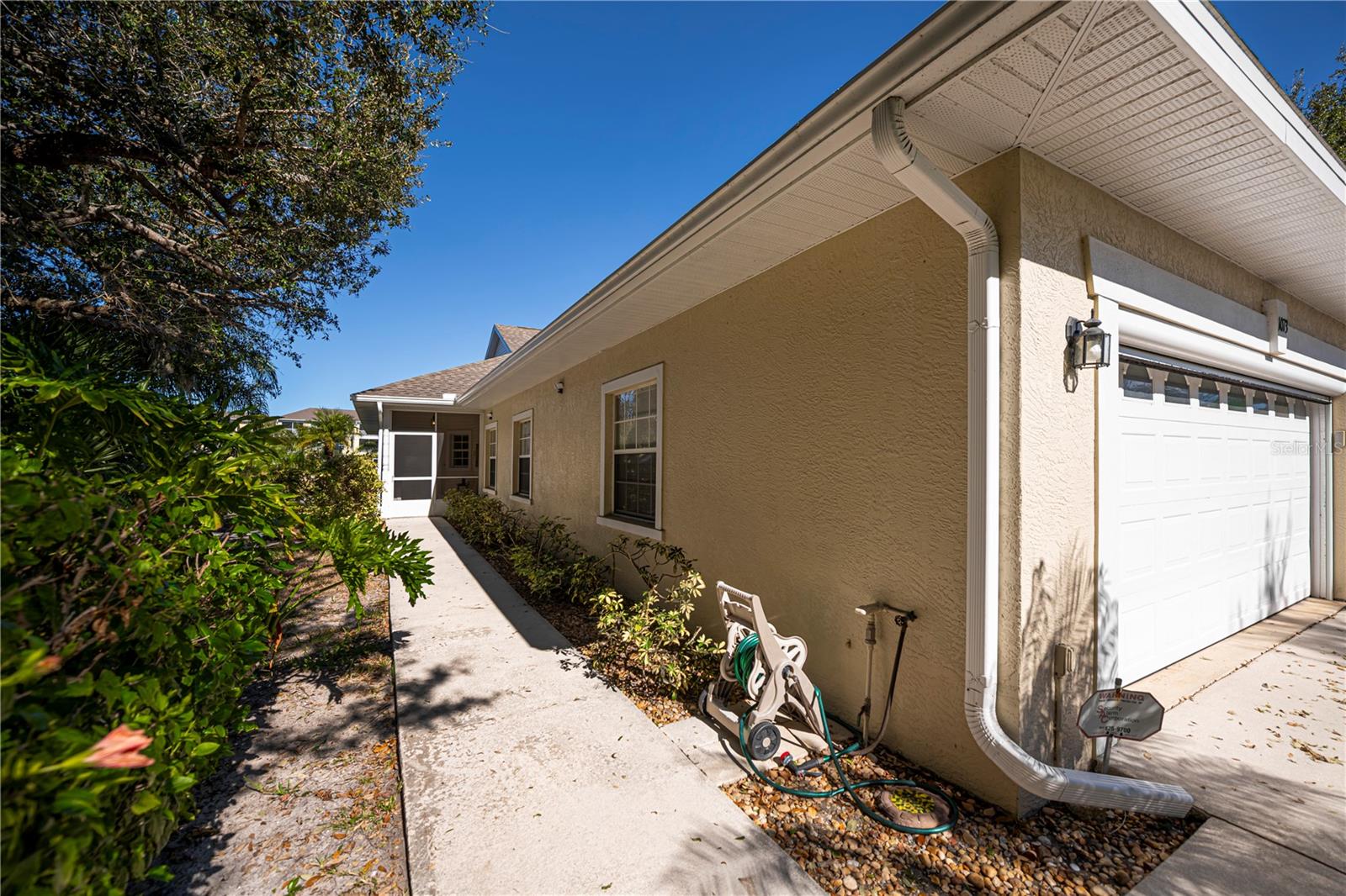 HERITAGE OAK PARK- WATERS EDGE VILLAS - Residential