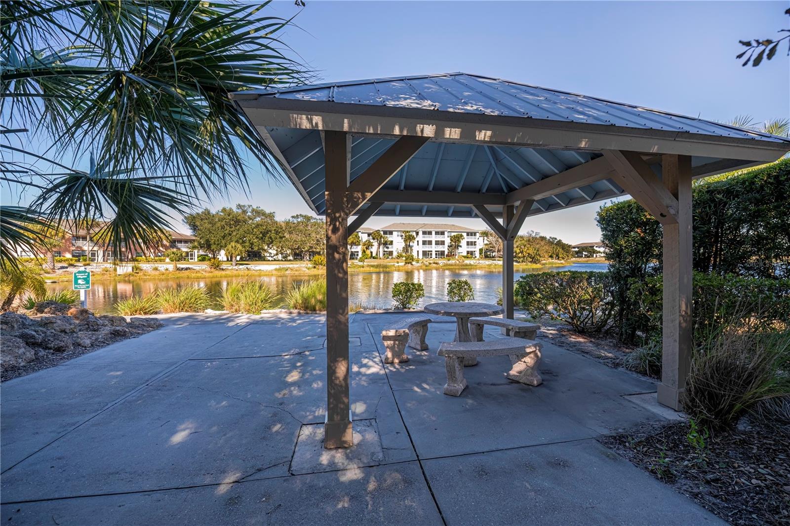 HERITAGE OAK PARK- WATERS EDGE VILLAS - Residential