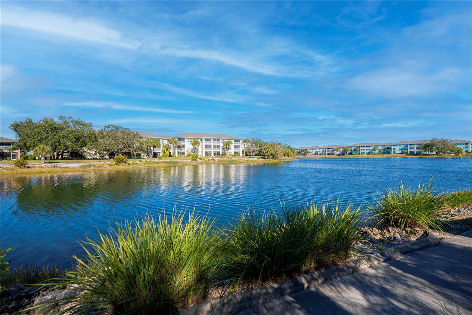 HERITAGE OAK PARK- WATERS EDGE VILLAS - Residential