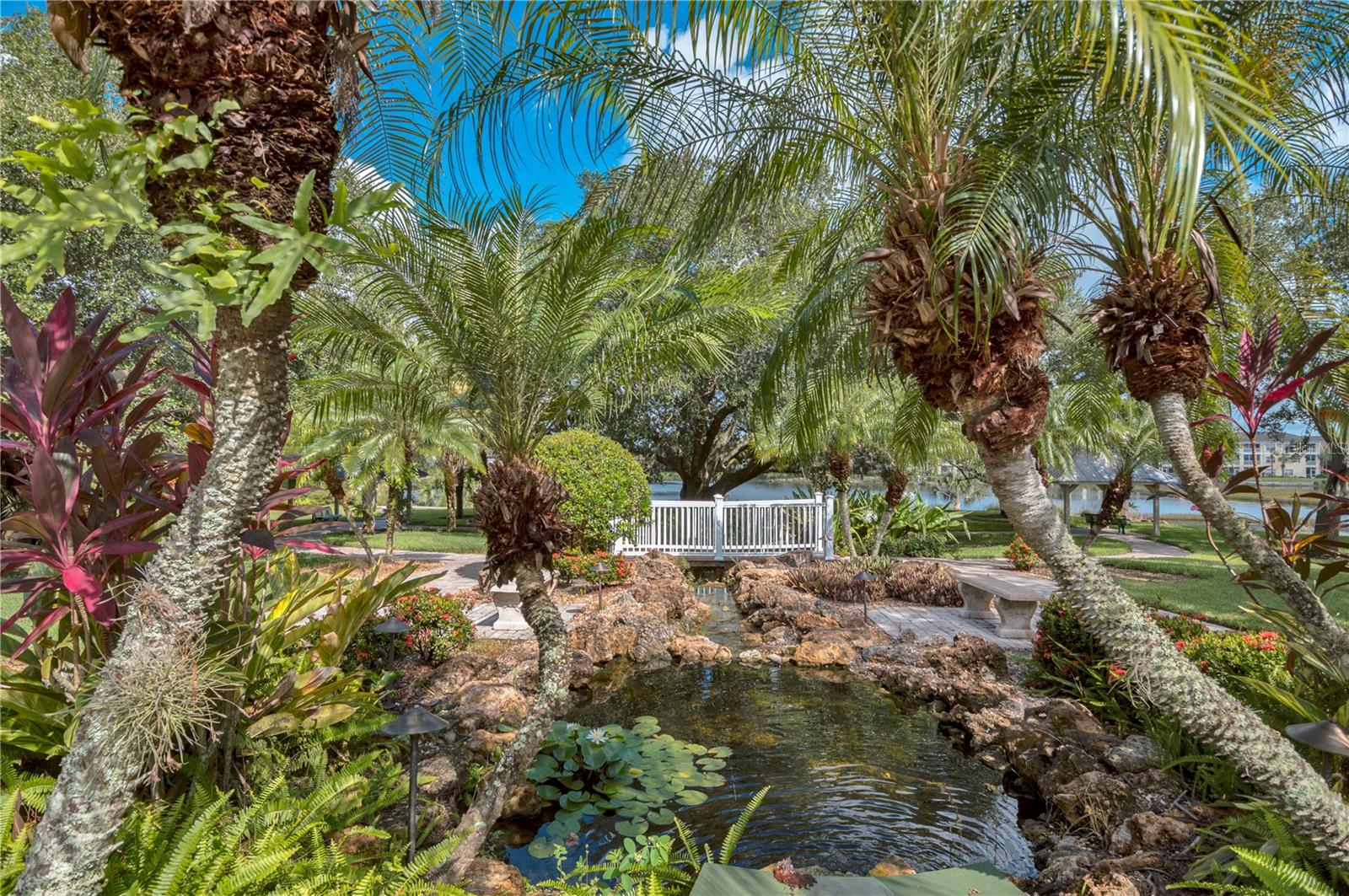 HERITAGE OAK PARK- WATERS EDGE VILLAS - Residential