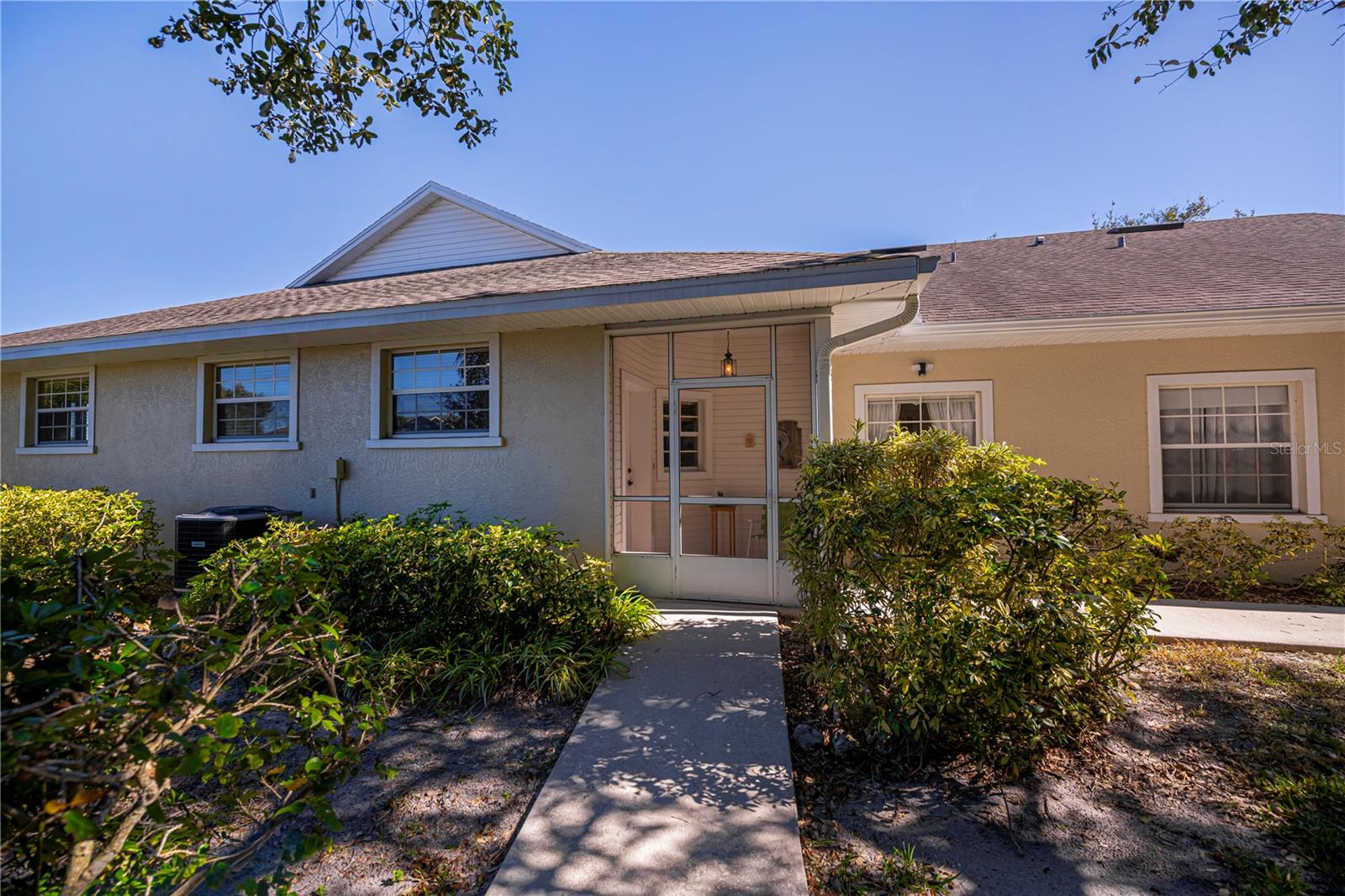 HERITAGE OAK PARK- WATERS EDGE VILLAS - Residential