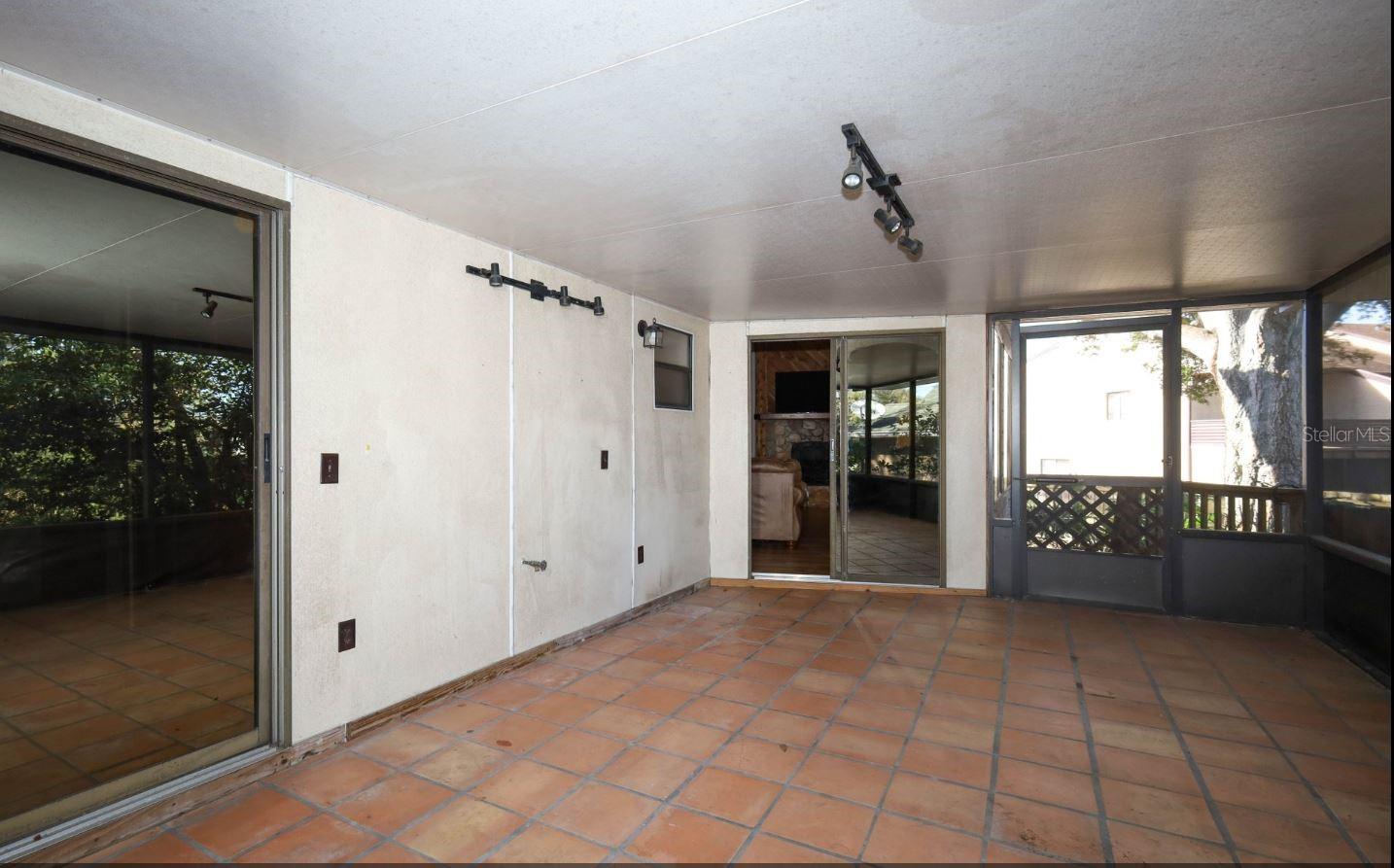 ROYAL OAK GOLF & COUNTRY CLUB SEC 07 - Residential