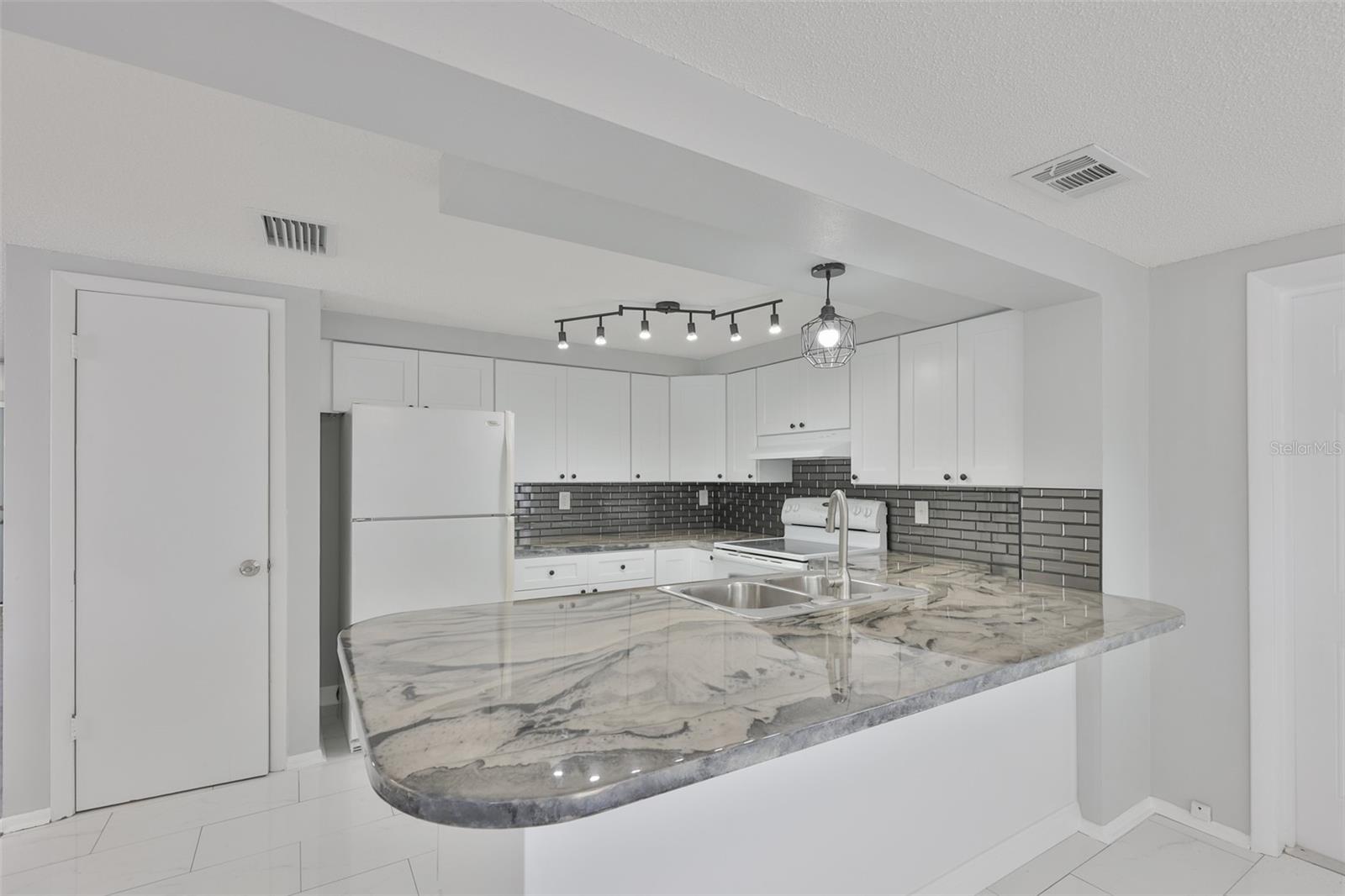 DODGE CITY - Residential Lease