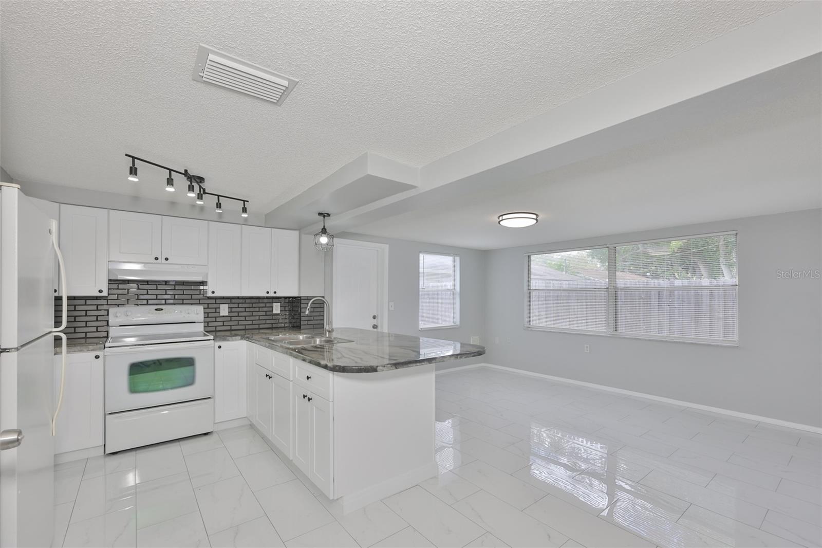 DODGE CITY - Residential Lease