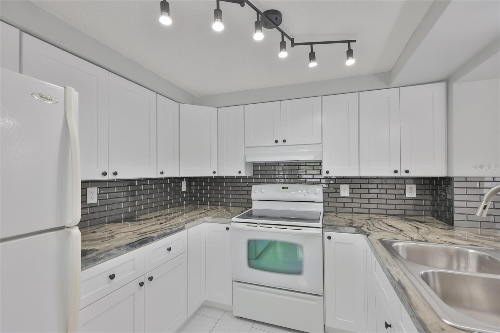 DODGE CITY - Residential Lease