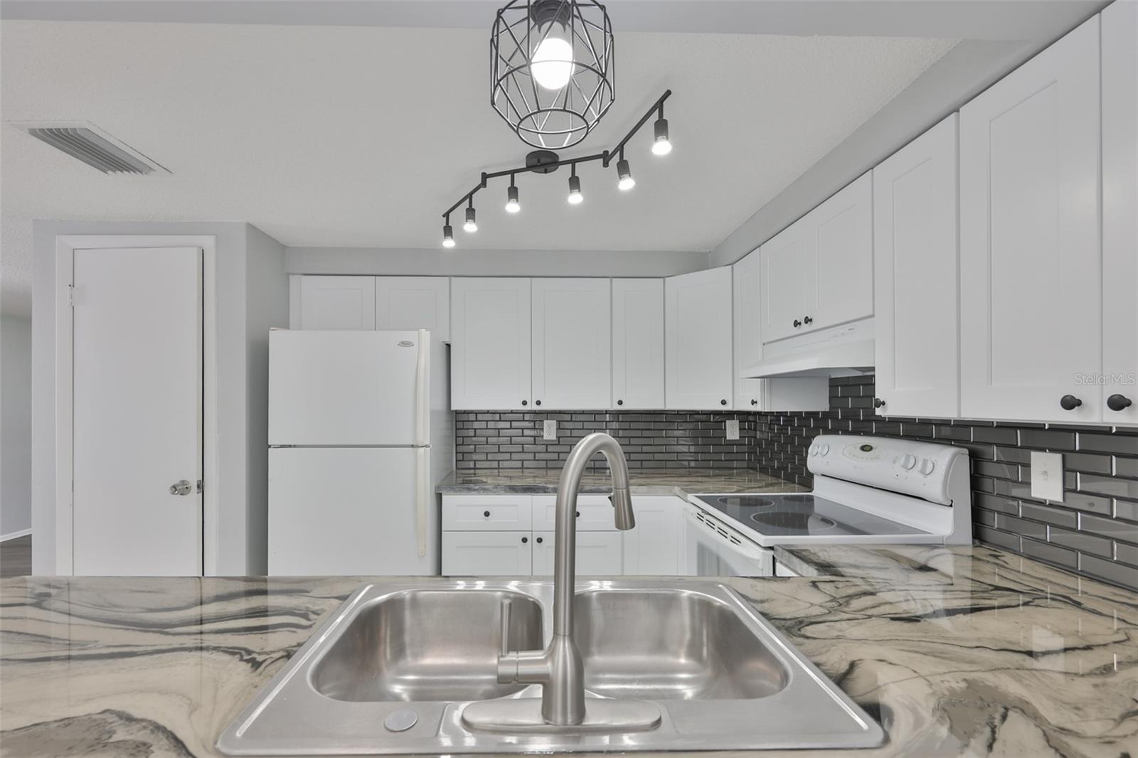 DODGE CITY - Residential Lease