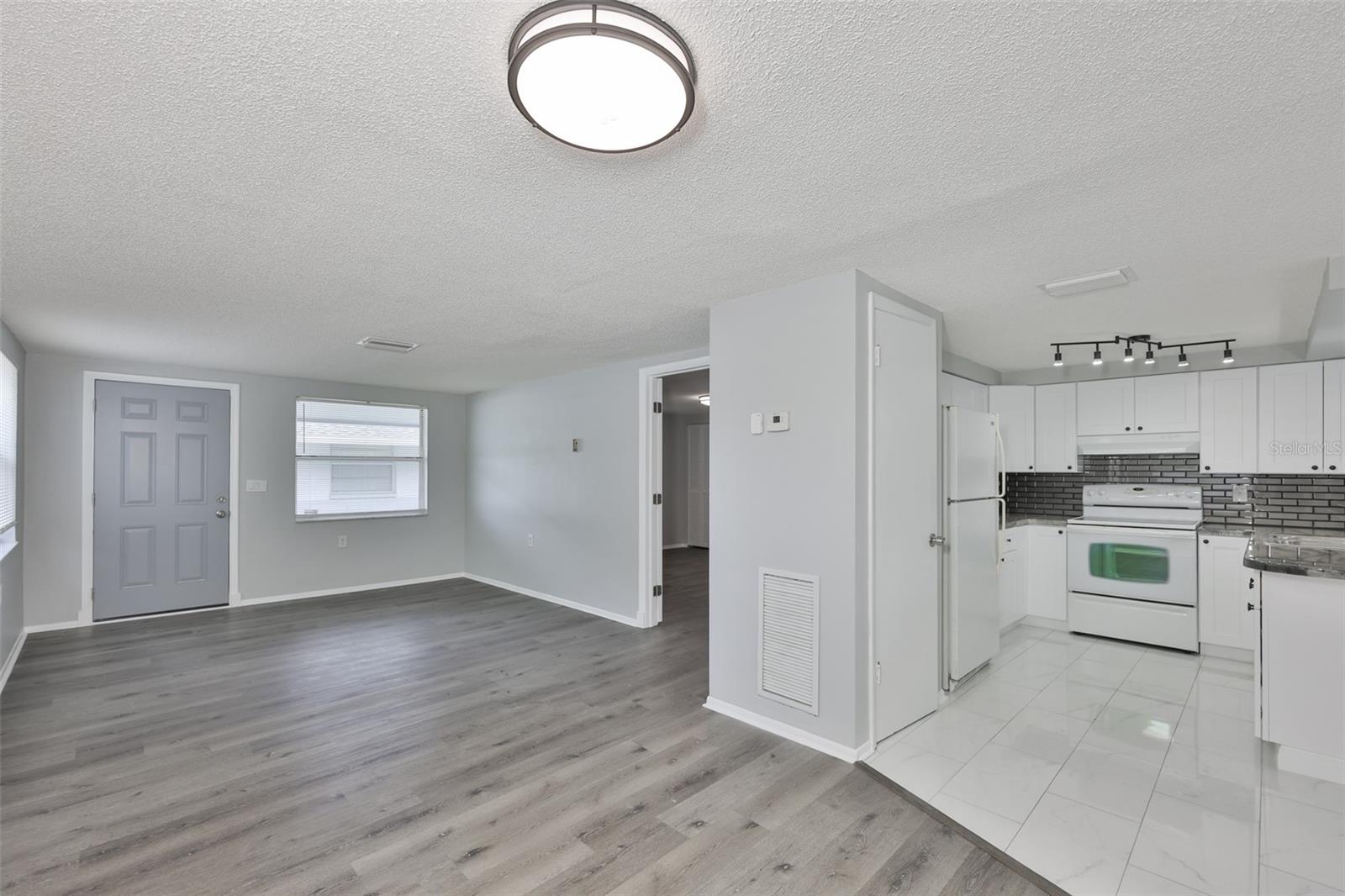 DODGE CITY - Residential Lease