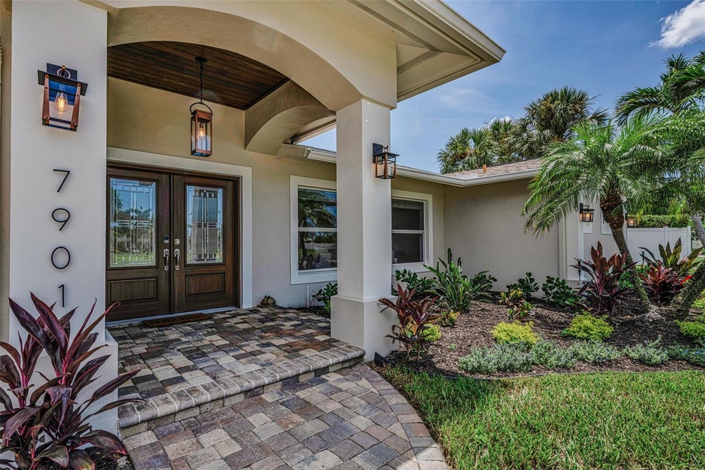 Photo of 7901 10th Avenue S, St Petersburg, FL 33707 (MLS # TB8531458)