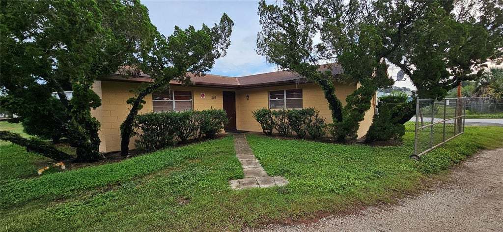 Photo of 205 Lake Hamilton Boulevard, Winter Haven, FL 33881 (MLS # L4965750)