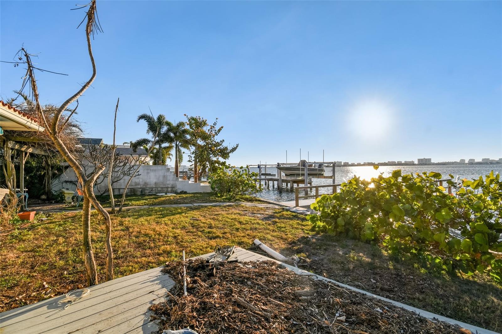 VENETIAN POINT - Residential