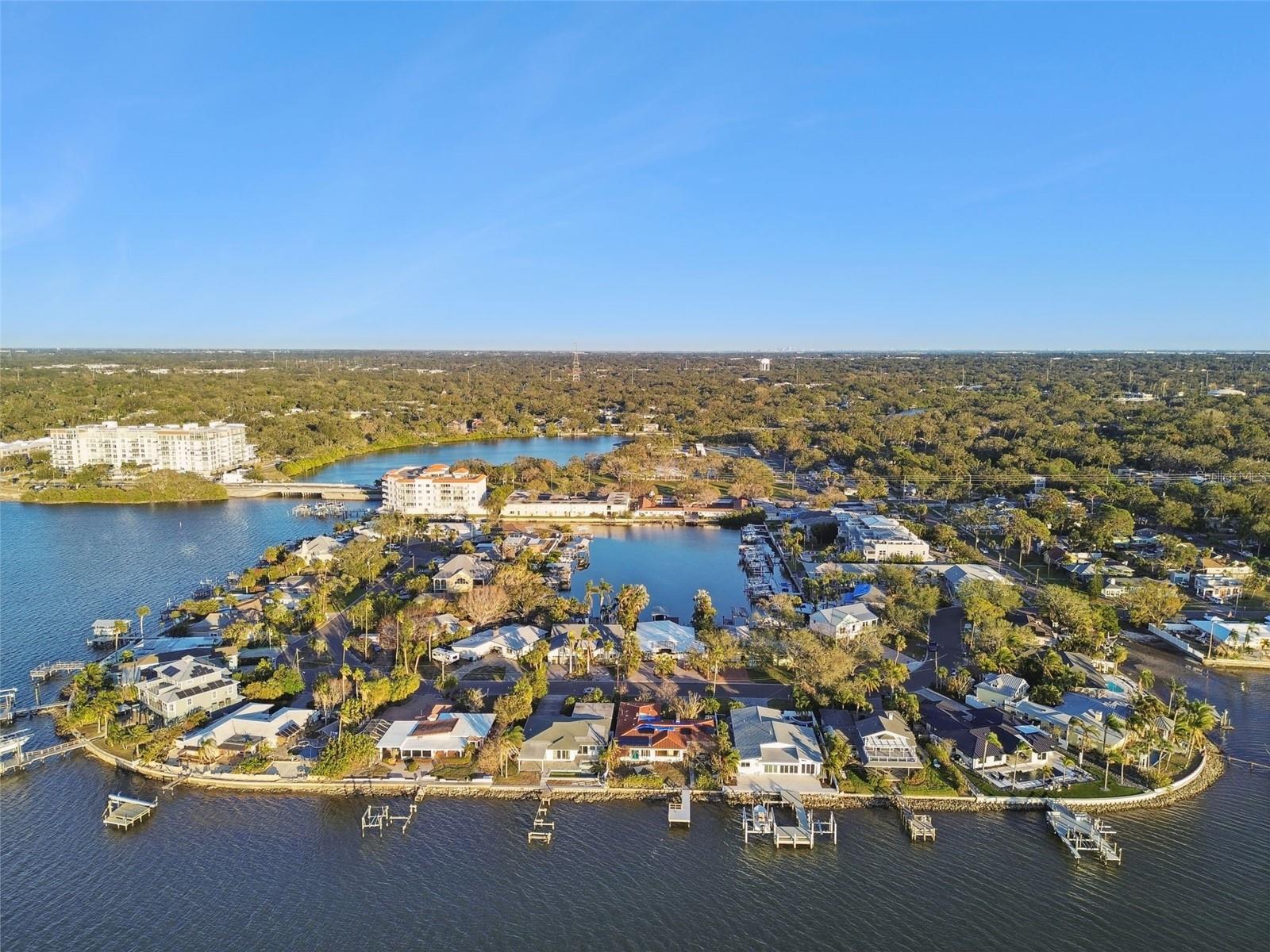 VENETIAN POINT - Residential