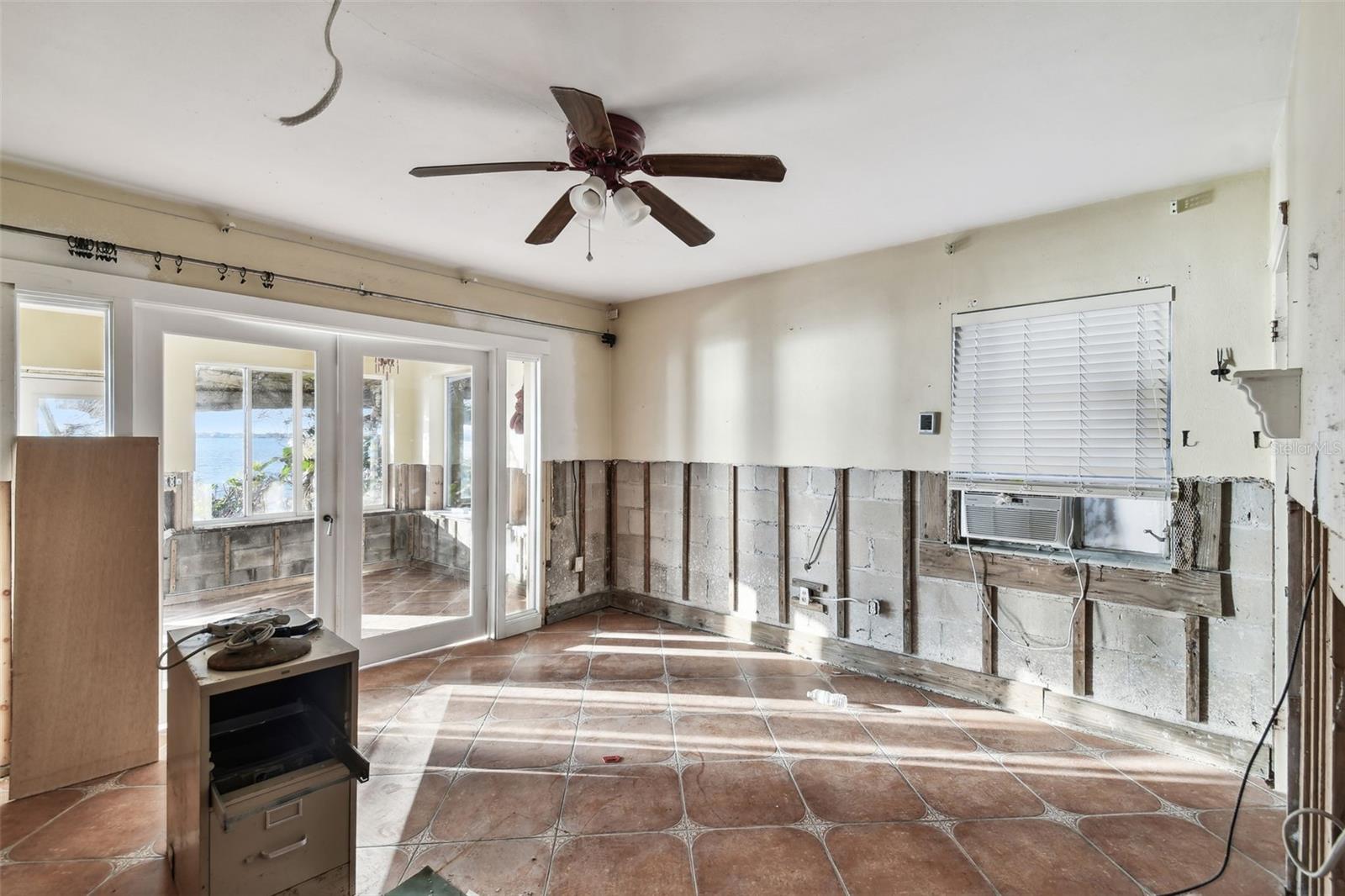VENETIAN POINT - Residential