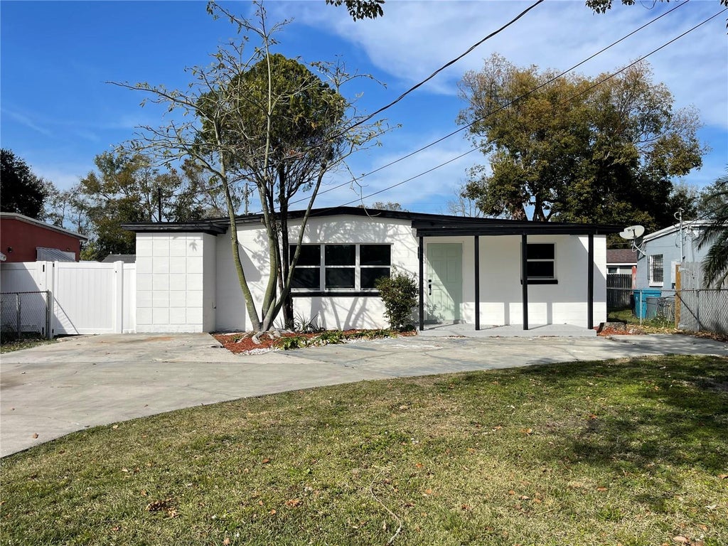 Photo of 4045 Shellman Street, Orlando, FL 32811 (MLS # S5157725)