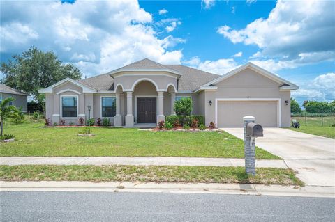 A home in LAKE WALES