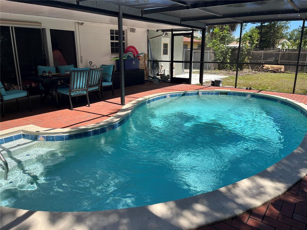 Photo of 236 Davis Boulevard, Sarasota, FL 34237 (MLS # A4652150)