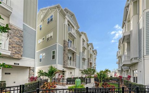 512 LAUREL PARK DRIVE SARASOTA FL 34236