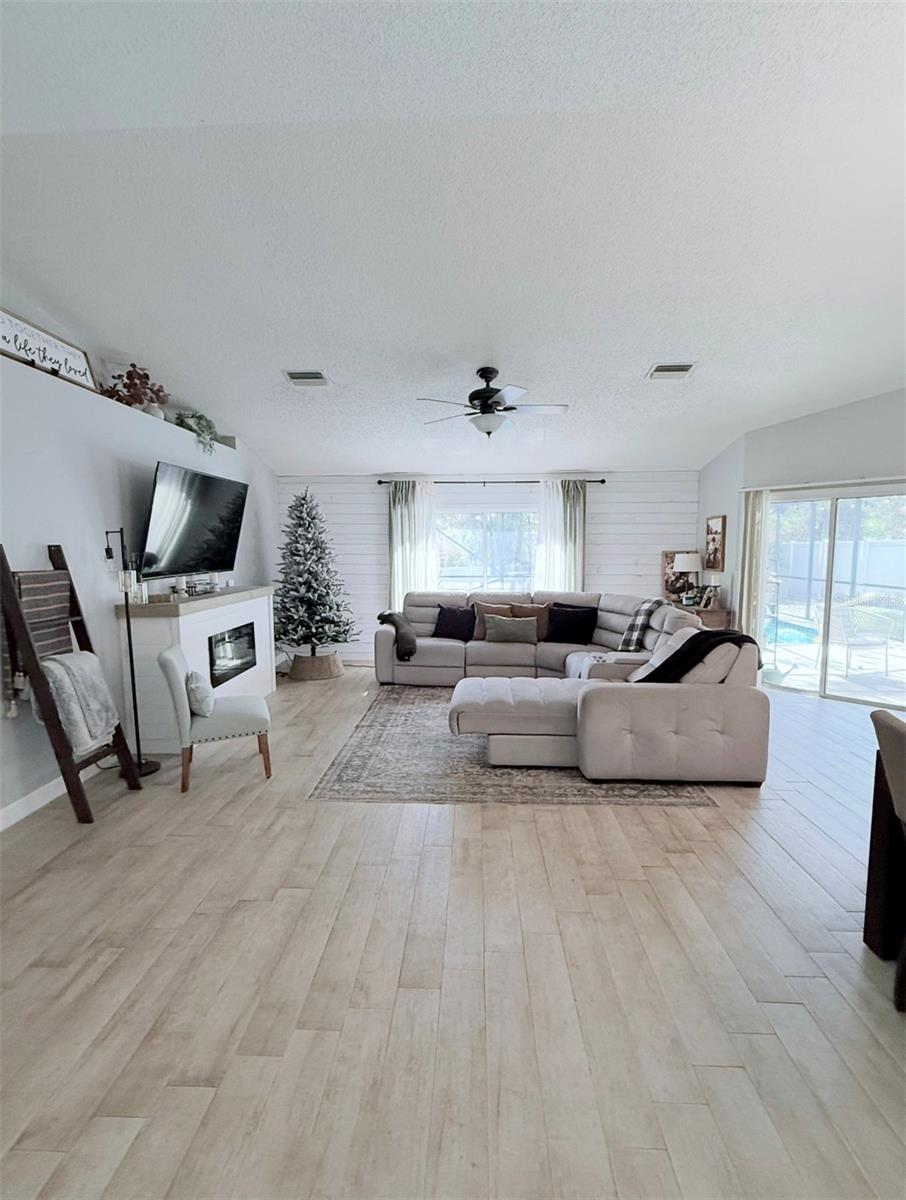 SPRING HILL - Residential