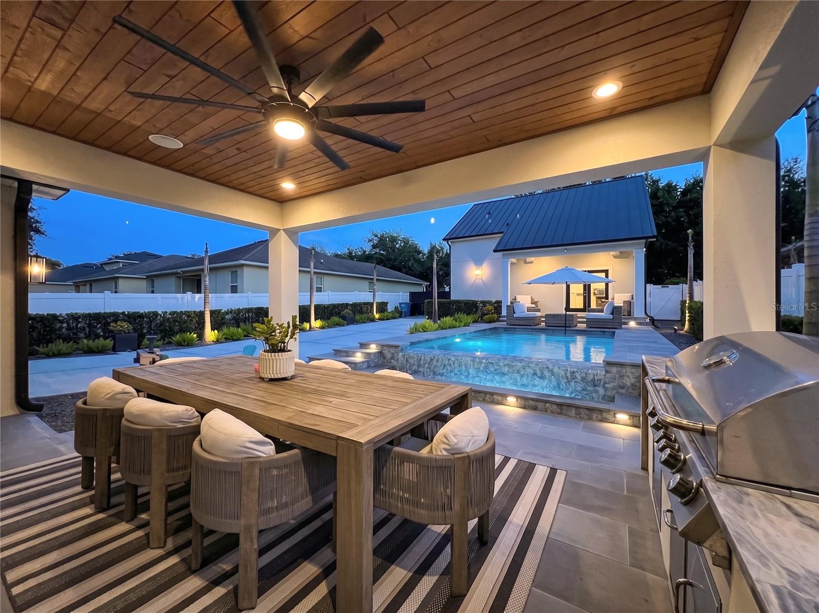 2738 PEPPER LN