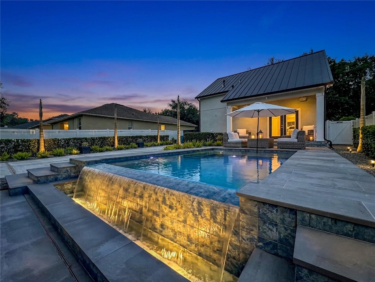 2738 PEPPER LN
