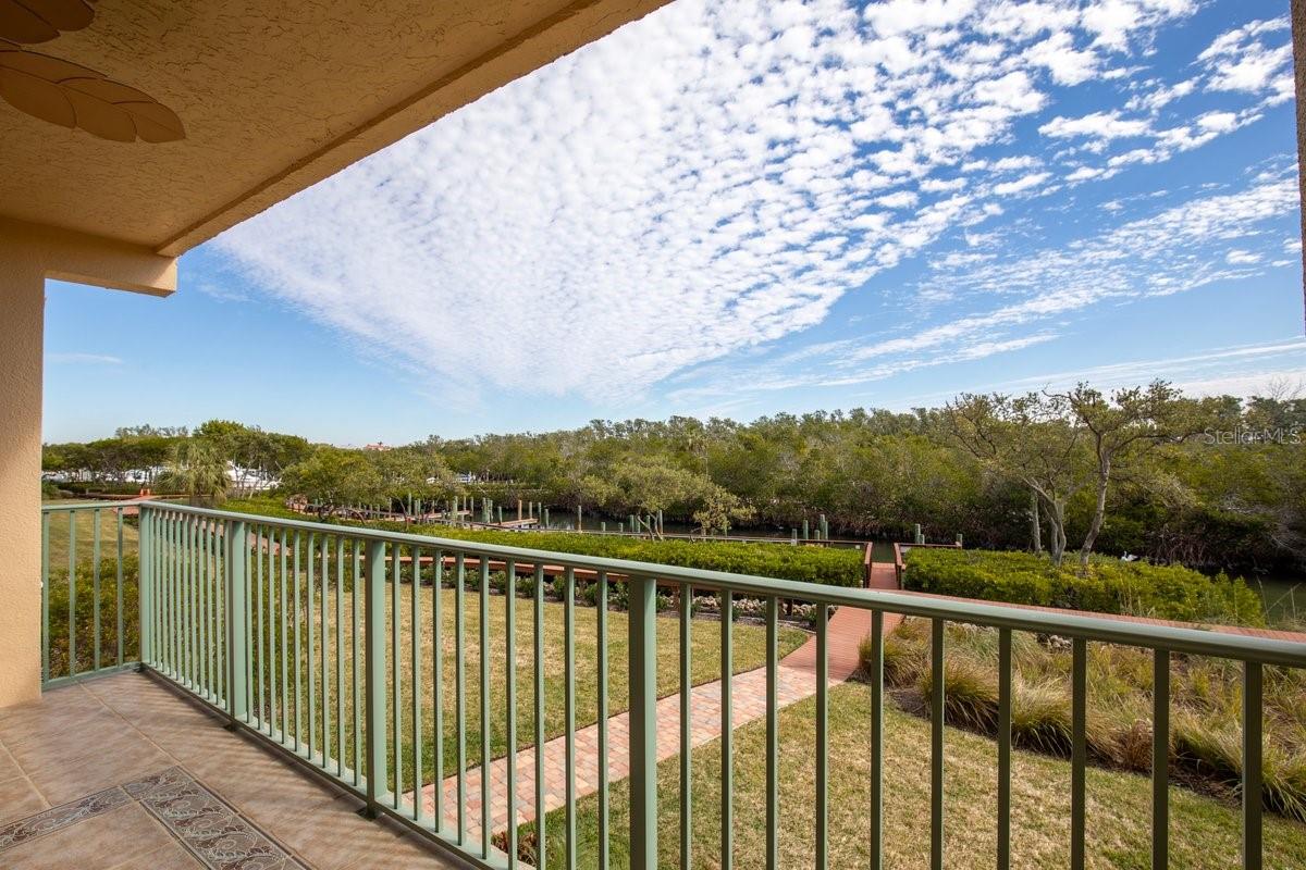 1695 PINELLAS BAYWAY S D1