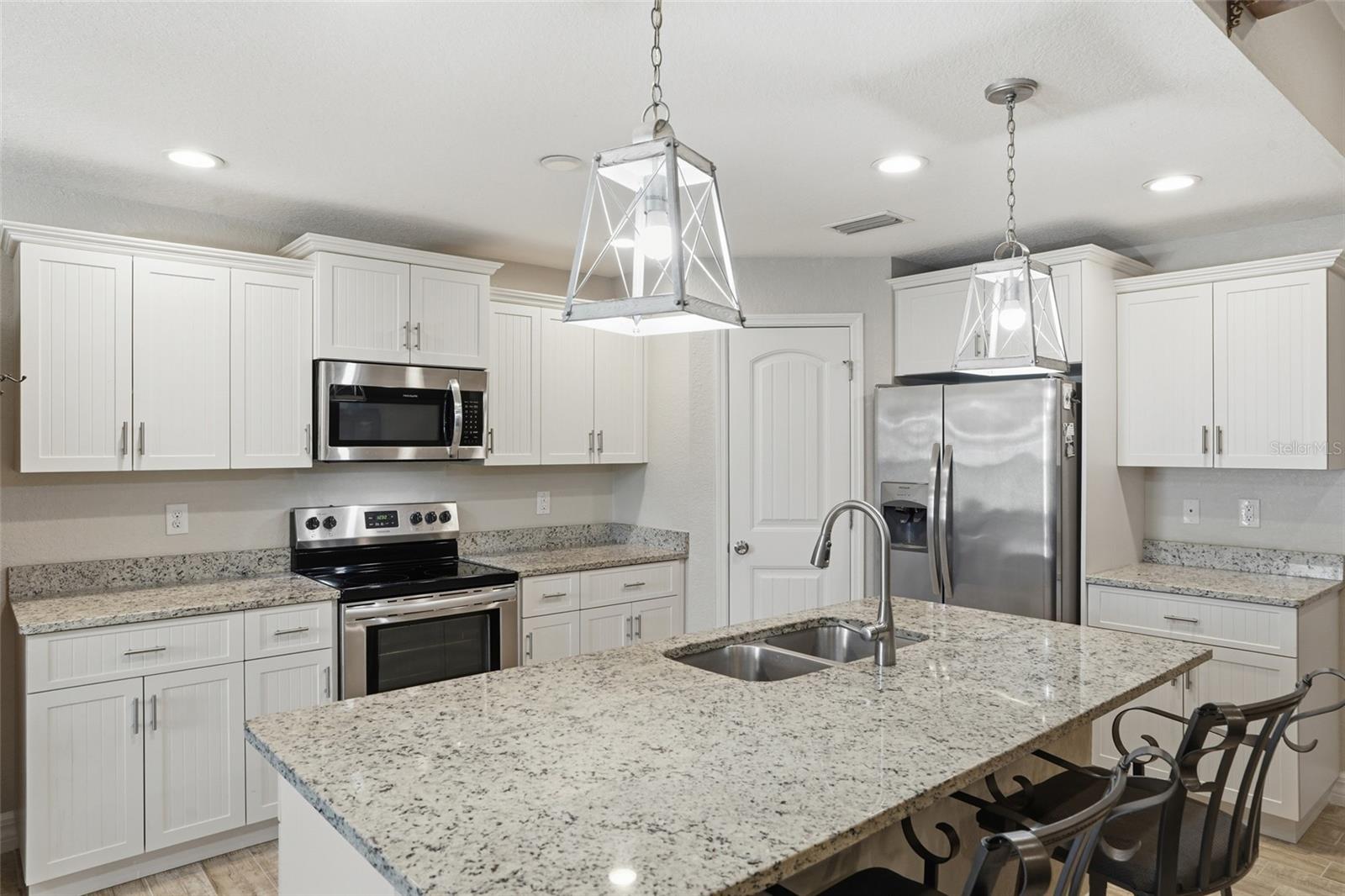 ROTONDA LAKES - Residential