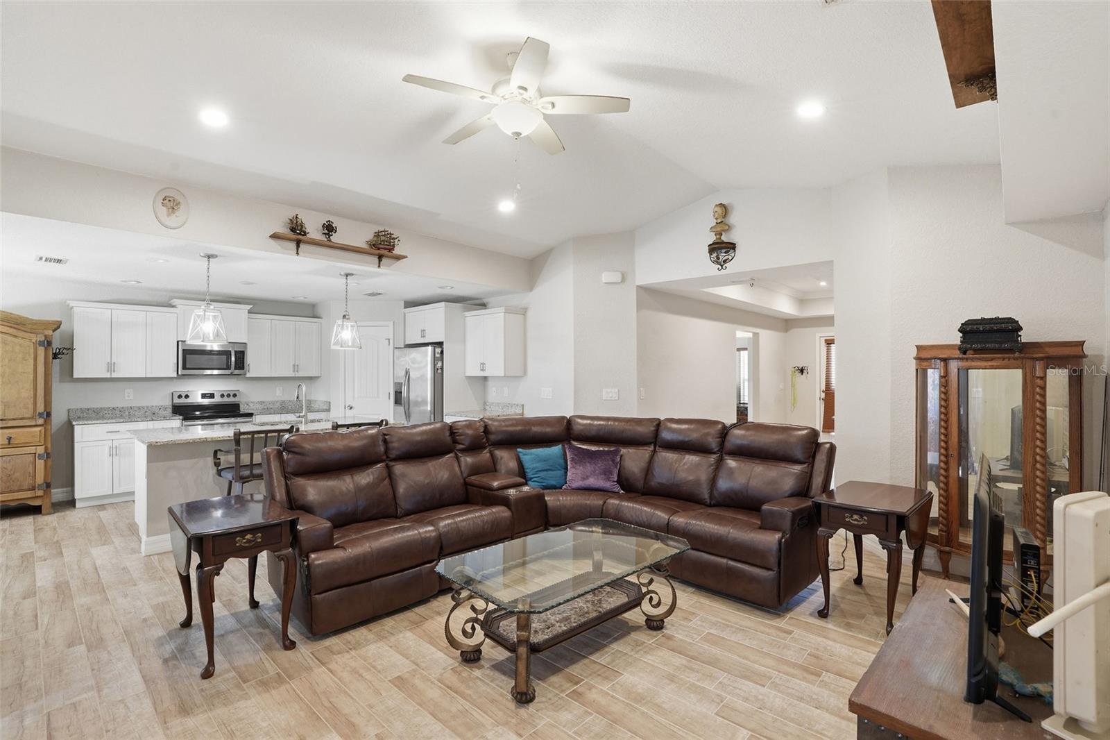 ROTONDA LAKES - Residential