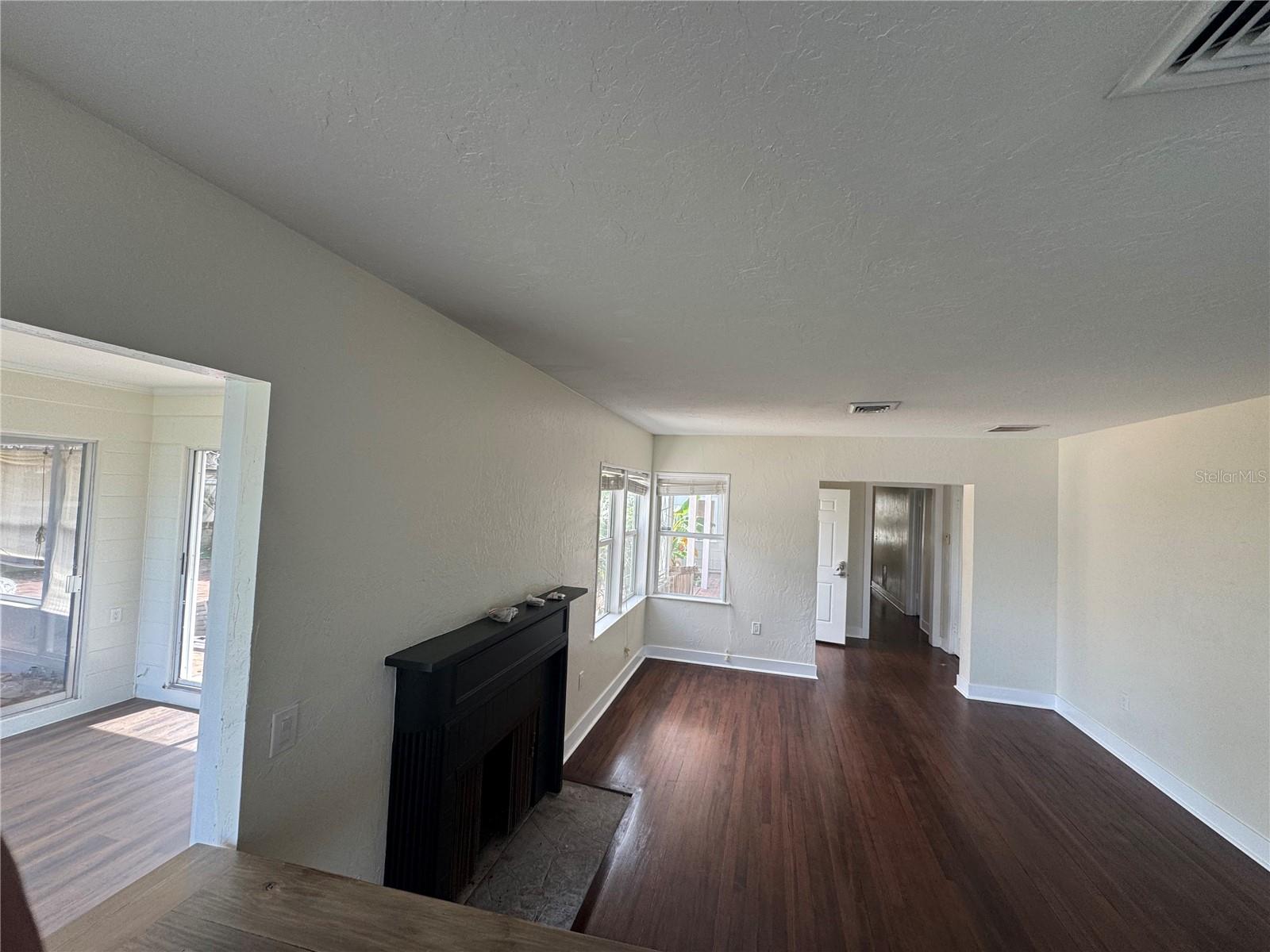 BAYSIDE SUB - Residential Lease