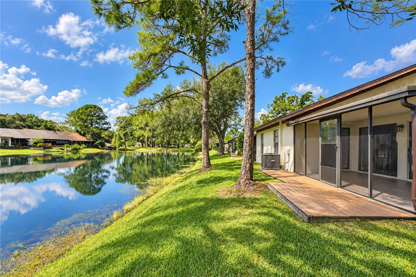 3942 SHORESIDE CIRCLE