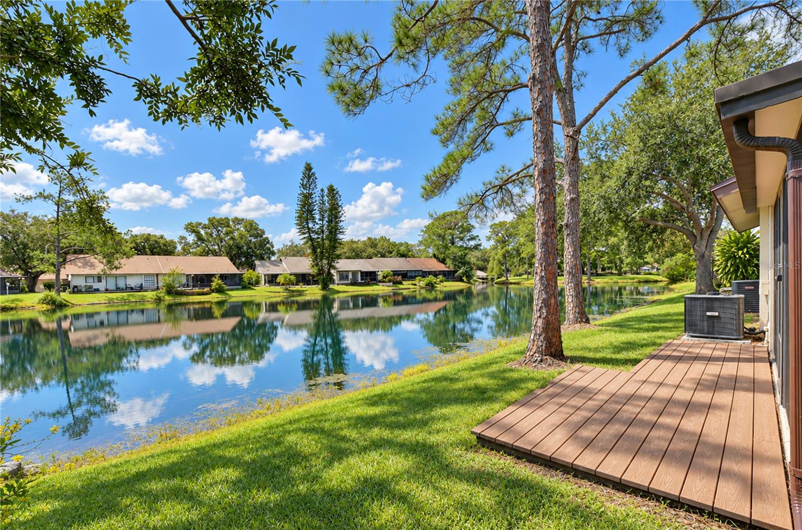 3942 SHORESIDE CIRCLE