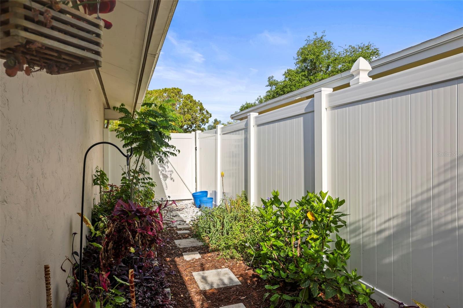 DUNEDIN ISLES ESTATES 1ST ADD - Residential