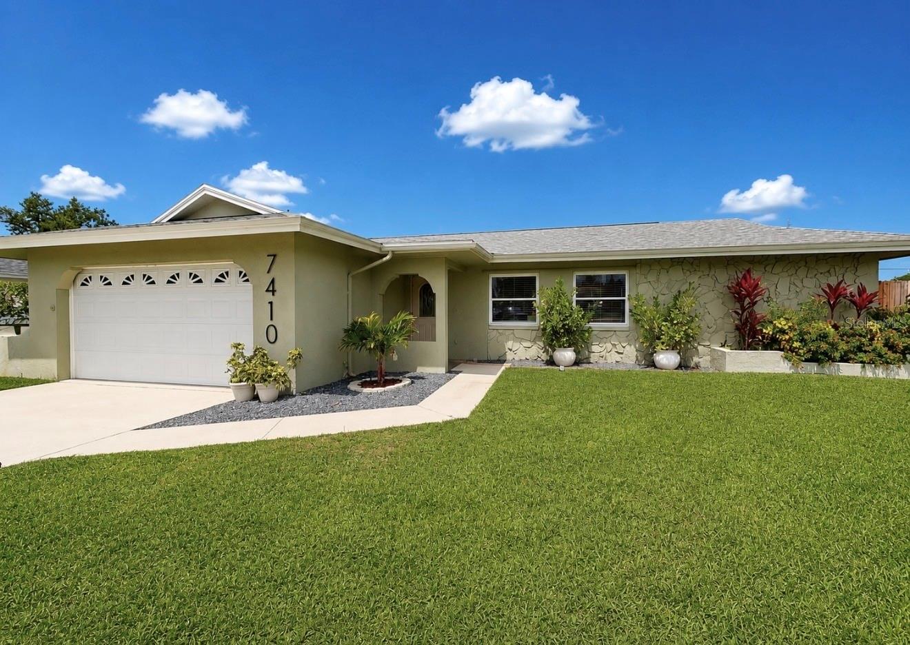VILLAGE GREEN OF BRADENTON - Residential