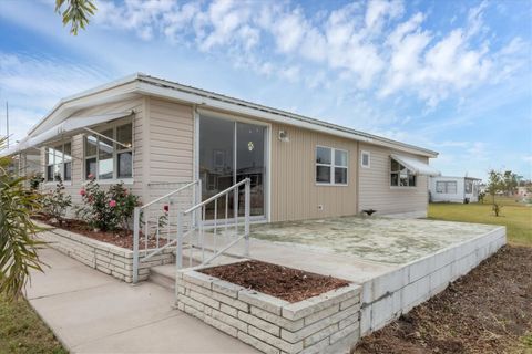 A home in ELLENTON