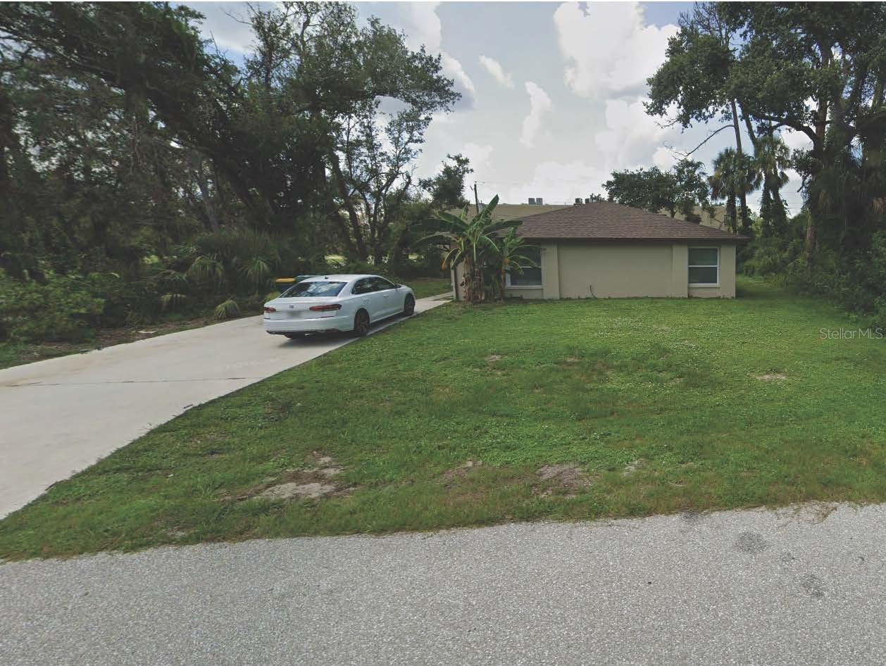 2 bedroom and one bathroom half duplex available for rent near center of town . Duplex is zoned CG so this could be an office. Seeking long term tenant after application. Utilities will be paid by tenant.