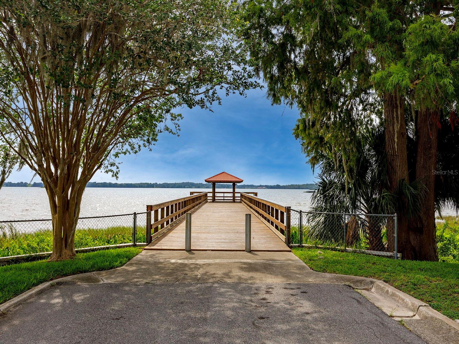 HOWEY LAKE SHORE HEIGHTS - Residential Lease